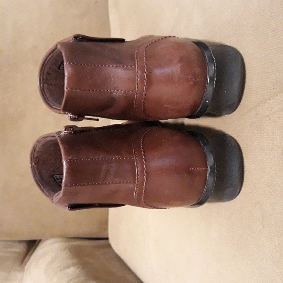 Clark's Leather Side Zip Comfy Ankle Cushioned Boots Womens 7.5 Medium Width - Picture 4 of 6